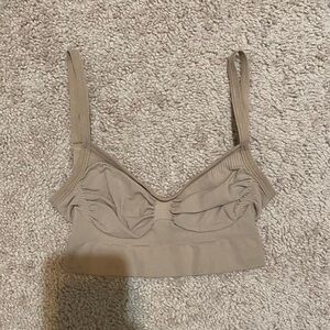 skims seamless sculpting bra